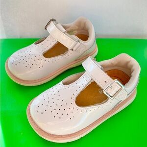 Stride Rite Toddler's SRT Nell Mary Jane in White. Size US 5.5 W. Never worn